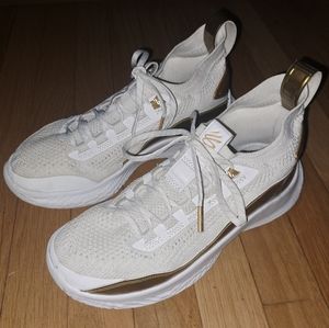 Curry flow white and gold